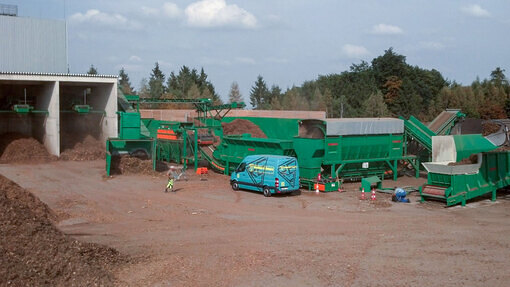 Biomass processing plants - with feeding bunker, drum screen, ferrous metal-  and over length separation
