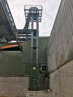 Elevador de cangilones de cinta - para el transporte vertical de mercancías a granel