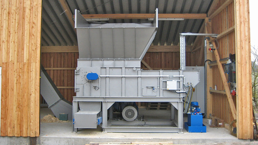 Residues recycler - For shredding pallets, transport boxes, glued laminated timber and cross laminated timber sections
