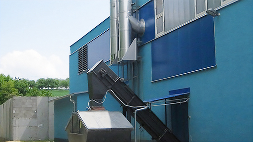 Eliminador de ceniza seca con contenedor de carga - para el transporte de cenizas de una caldera de biomasa